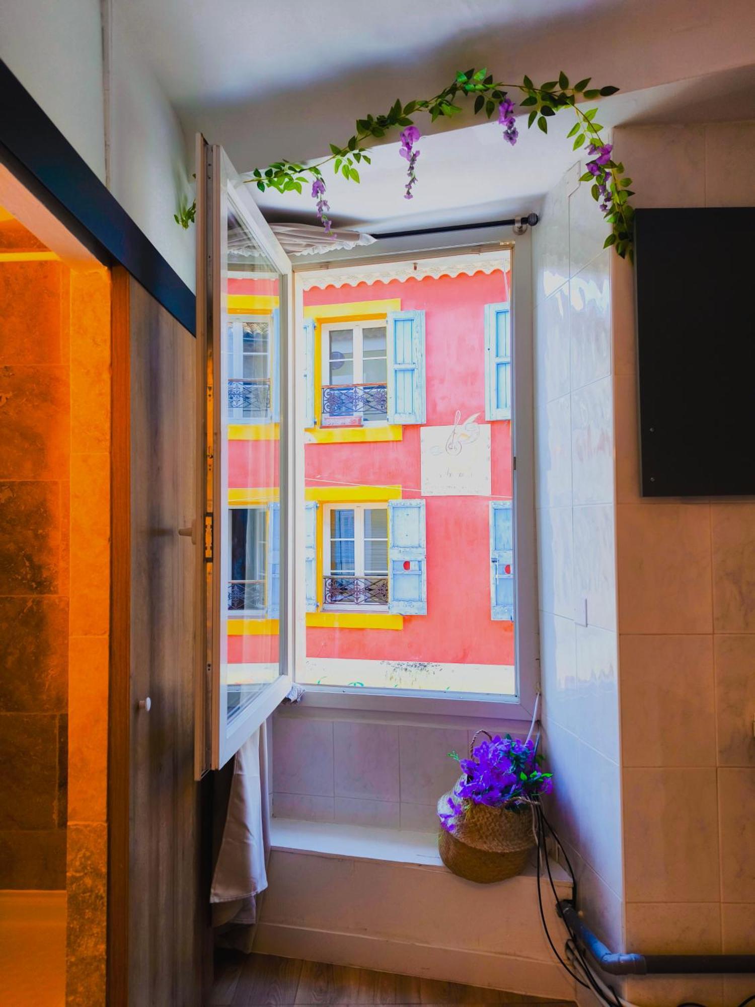 Le King & Suites Etoilees Gréoux-les-Bains Buitenkant foto